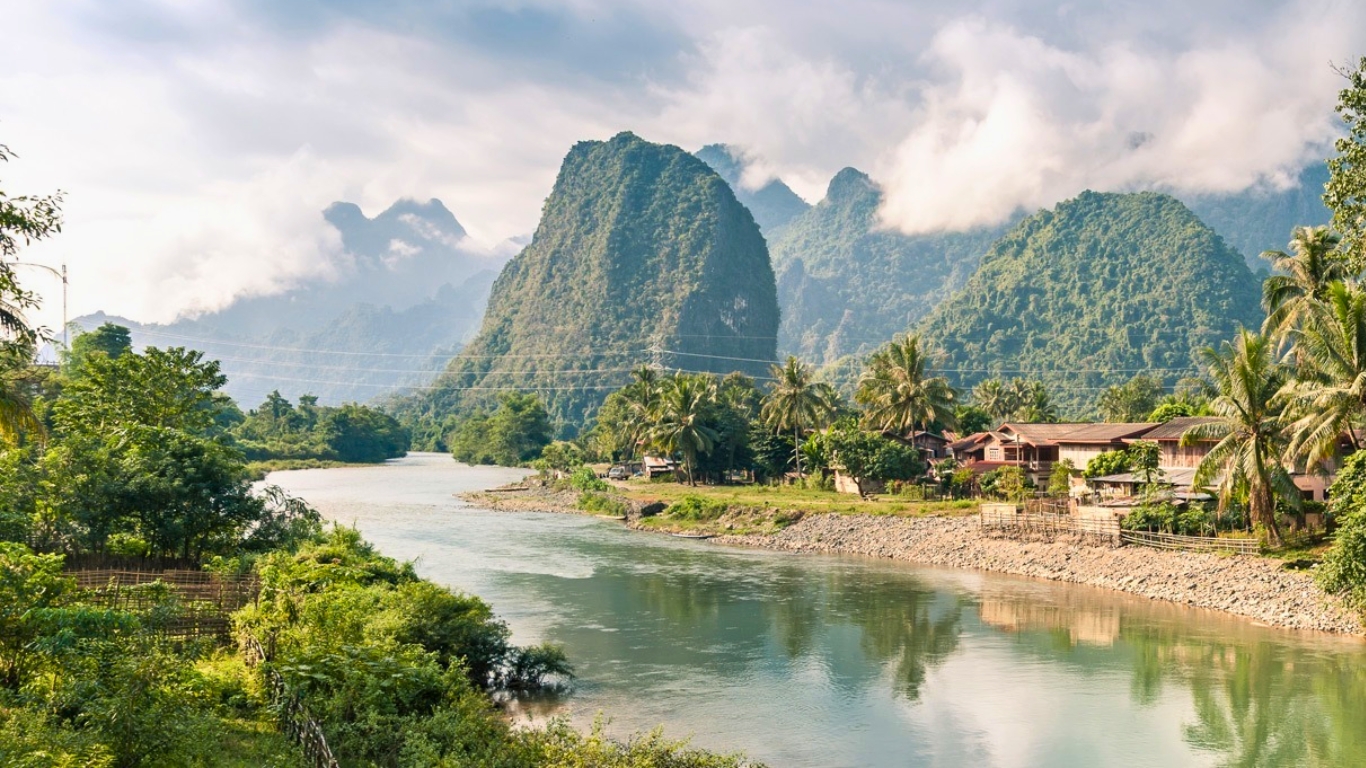 Private Charter Boat: Houay Xay to Luang Prabang