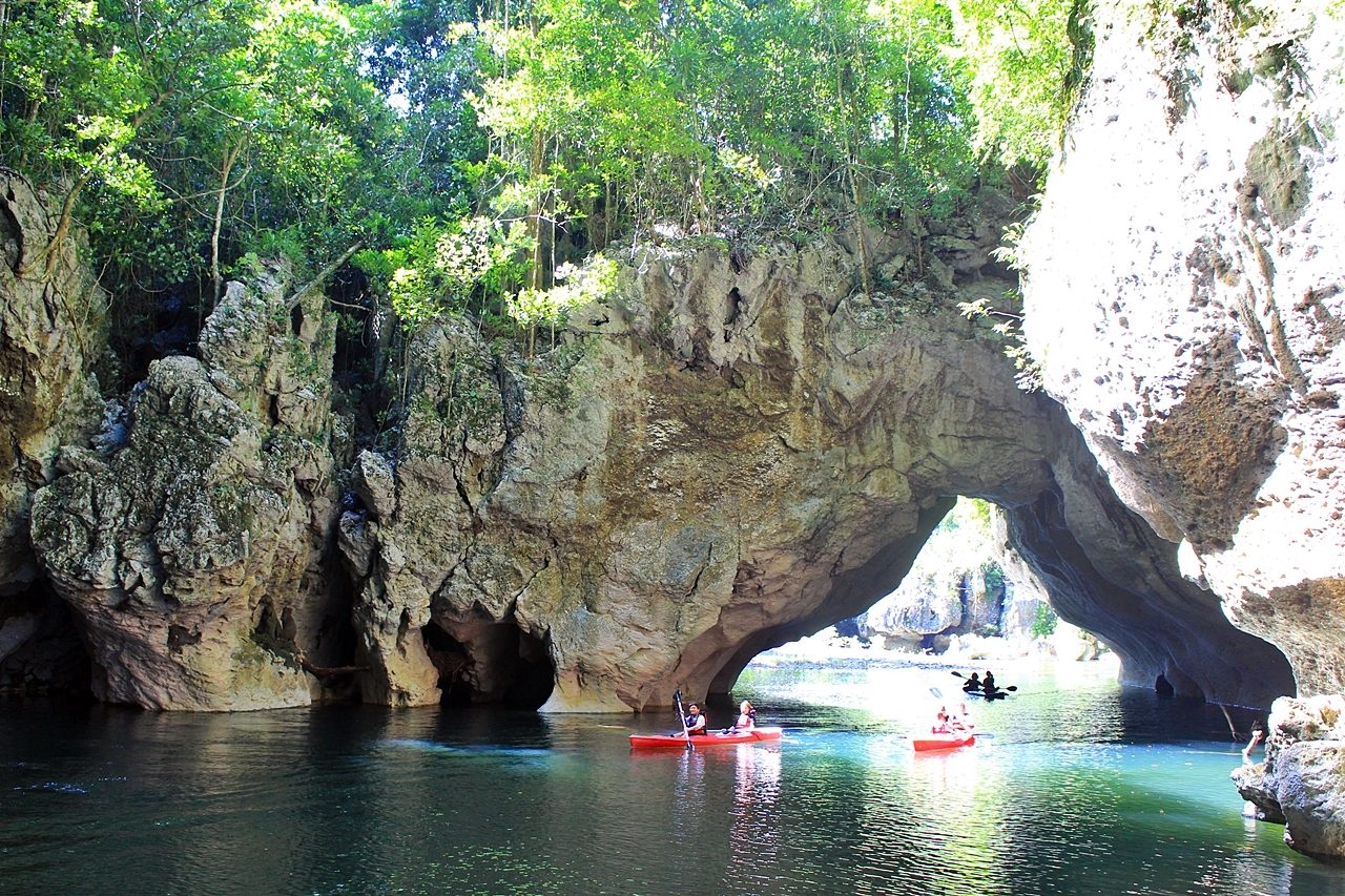 Fiesta Islands: Tacloban, Cebu and Bohol in 7 Days