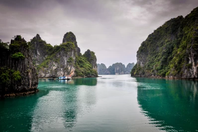 Halong Bay Classic Boat Excursion