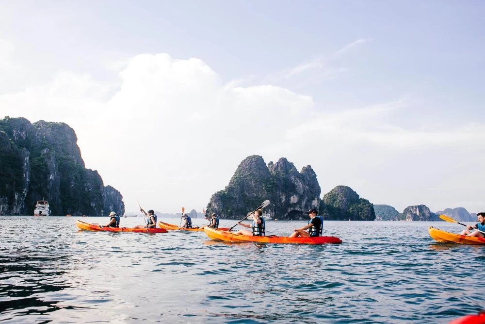 Lan Ha Bay kayaking